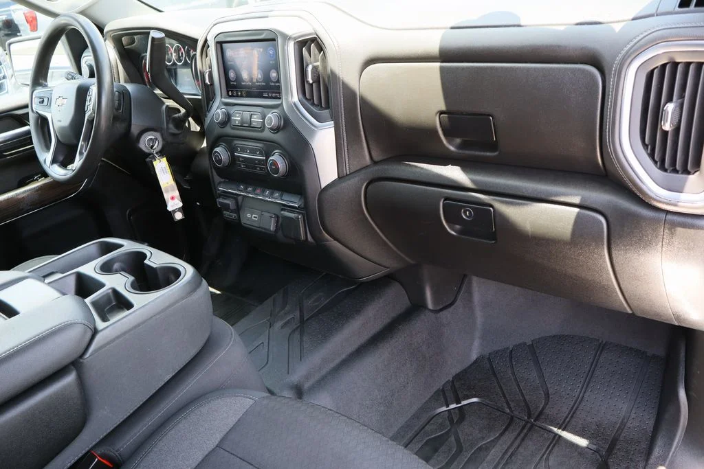 Used 2022 White Chevrolet LT image 28