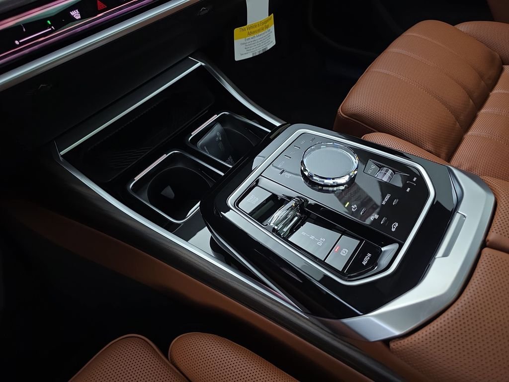 2026 BMW 7 Series 750e - Photo 25