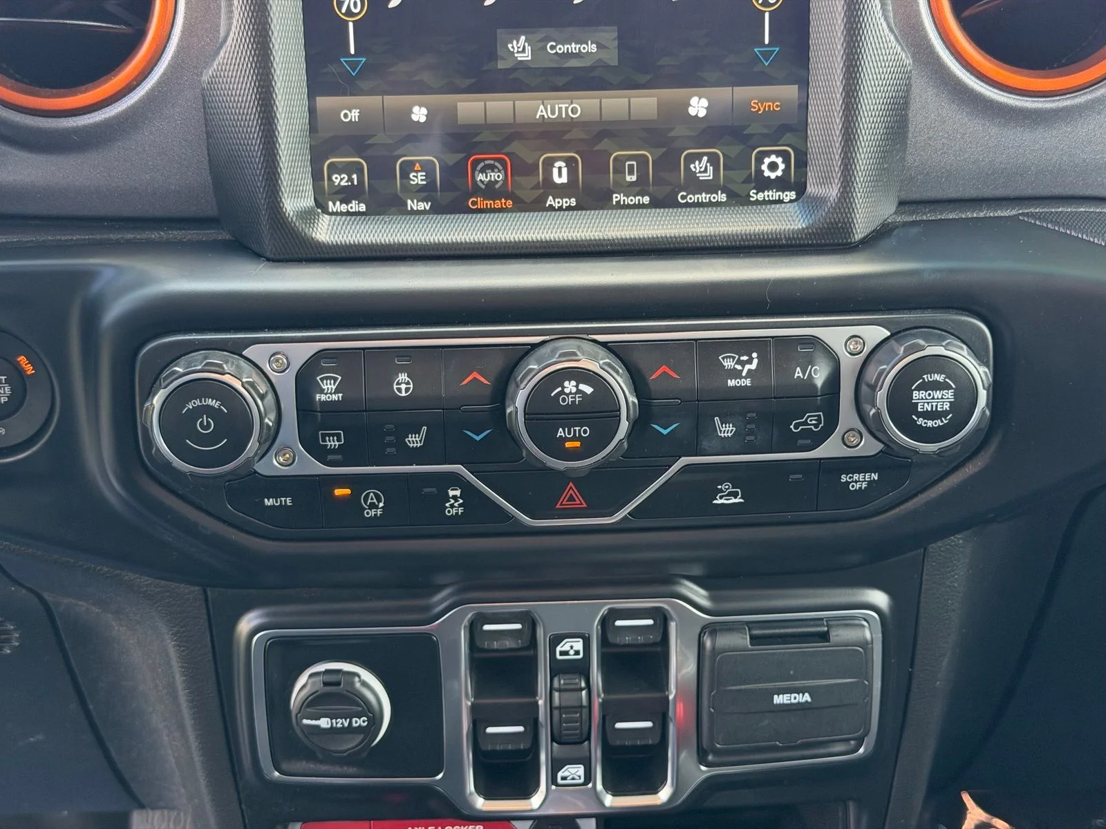 Used 2022 White Jeep Mojave image 22