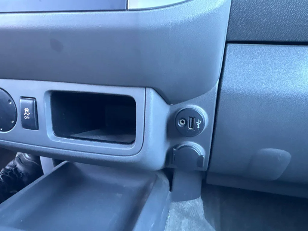 Used 2017 White Nissan S image 28