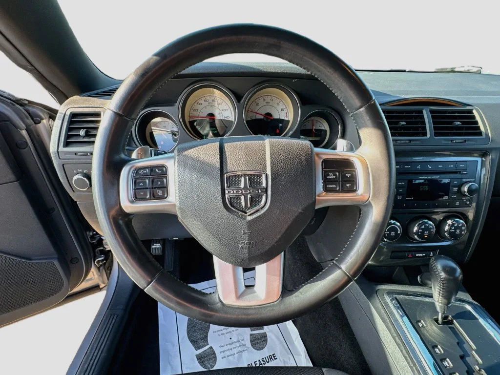 Used 2014 Silver Dodge SXT image 11