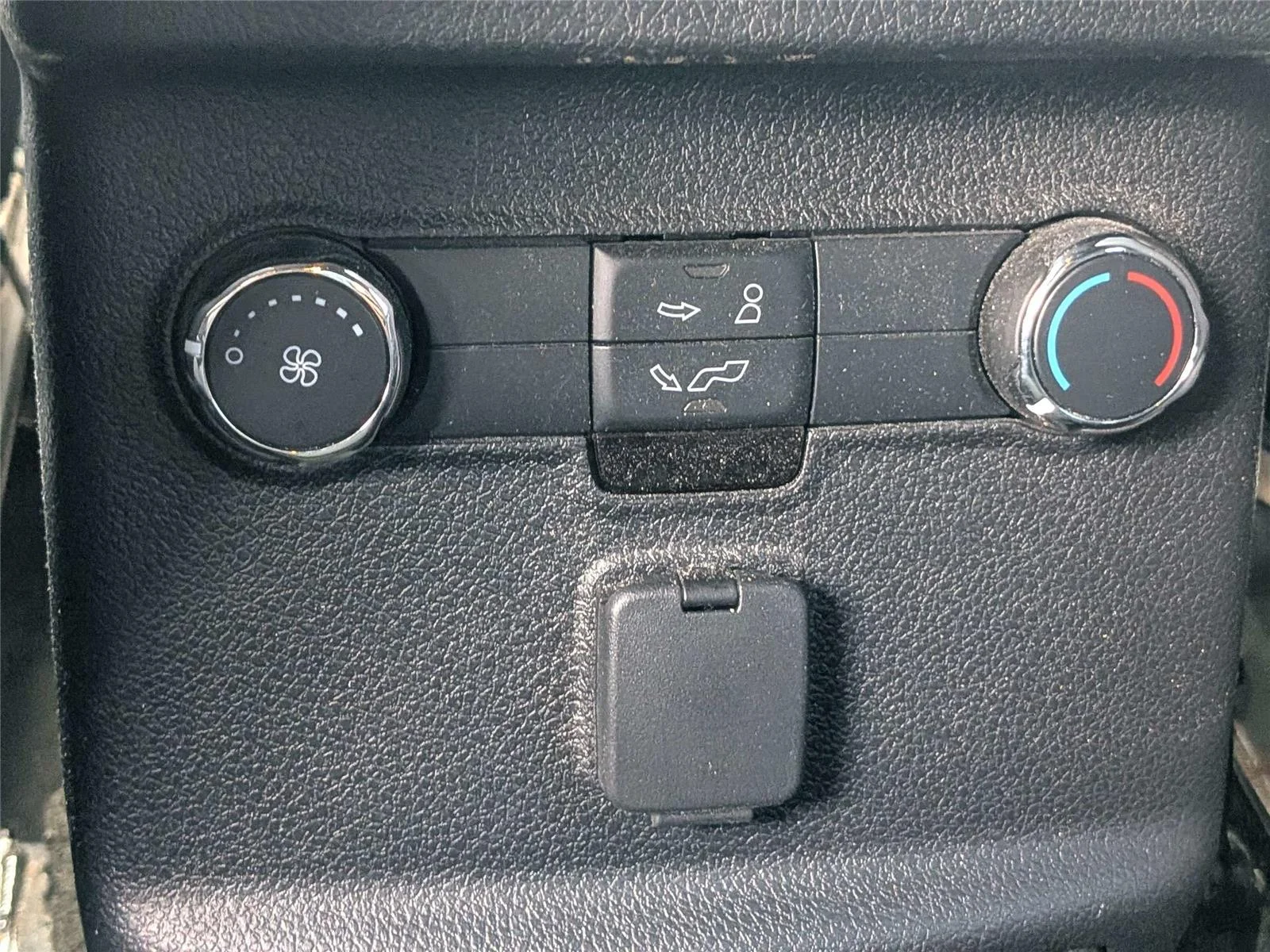 Used 2017  Ford XLT image 13