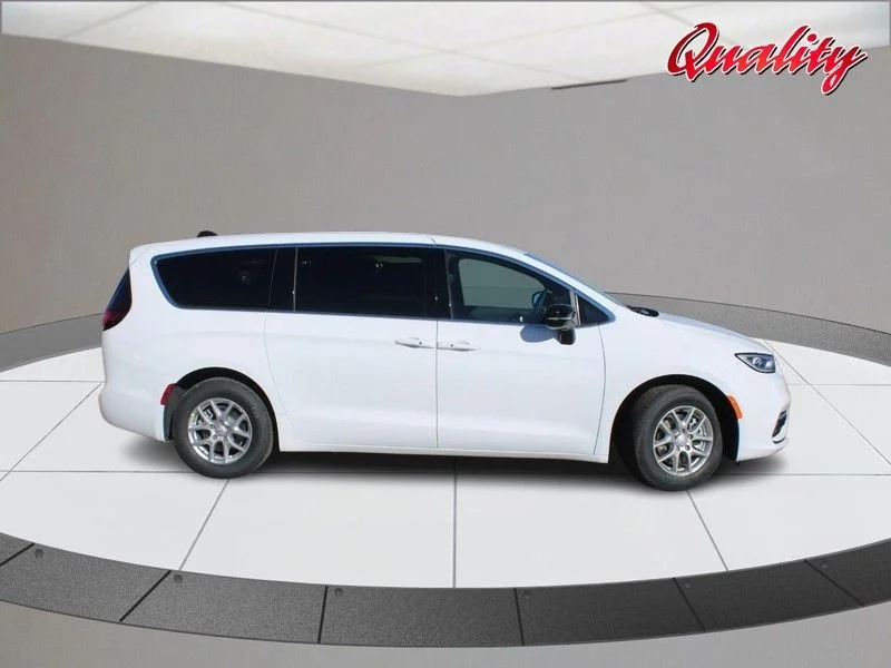 New 2026 Bright White Clear-Coat Exterior Paint Chrysler Select image 2