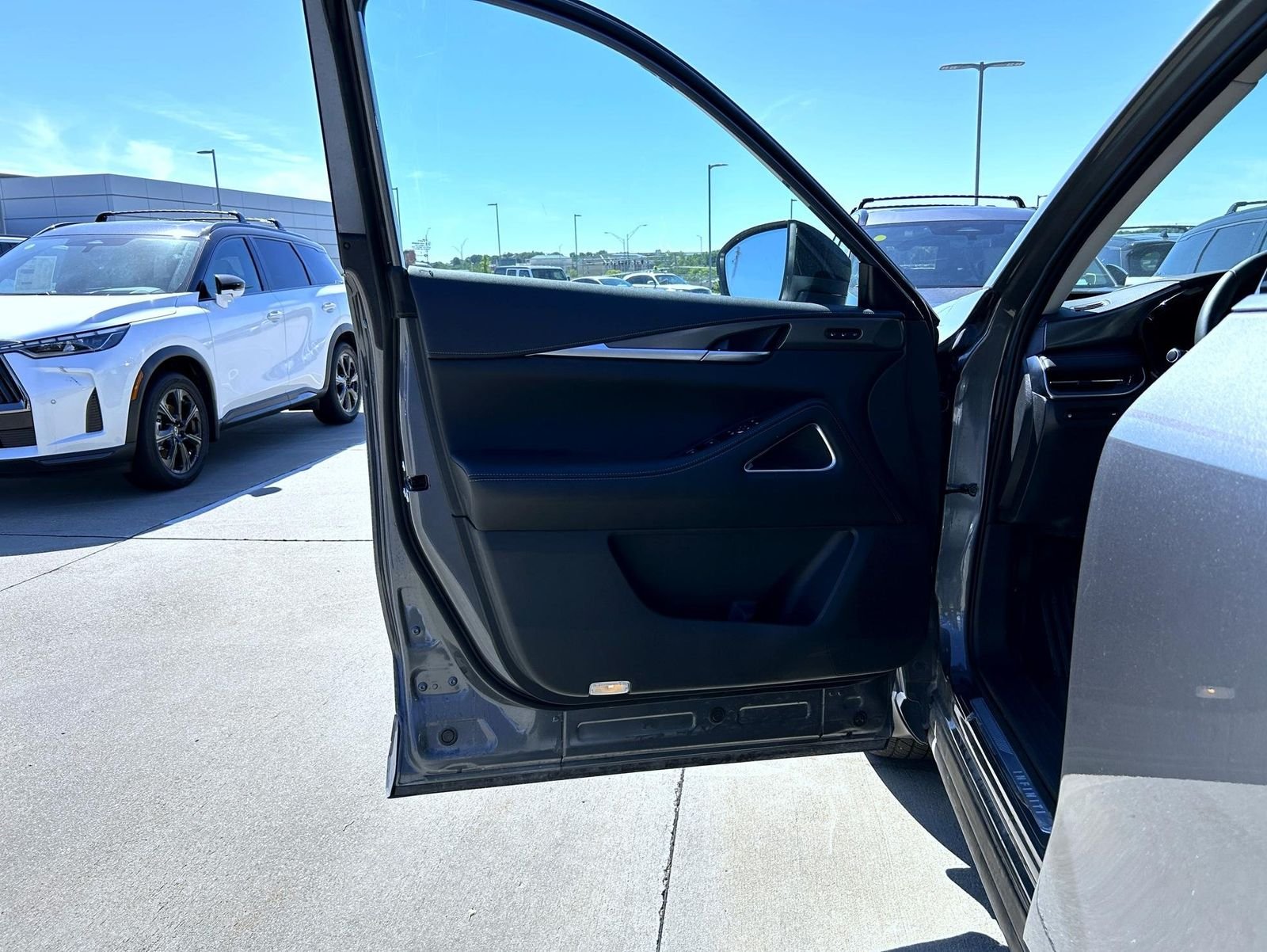 Used 2026 Gray INFINITI LUXE image 9