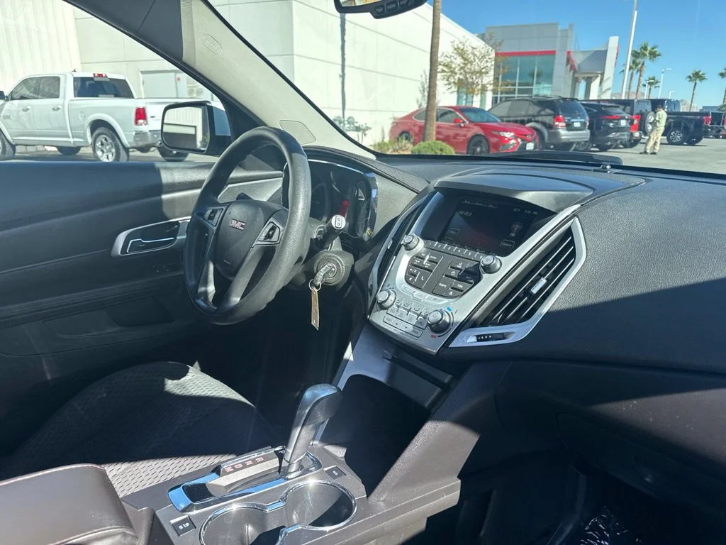 Used 2015 White GMC SLE-1 image 21