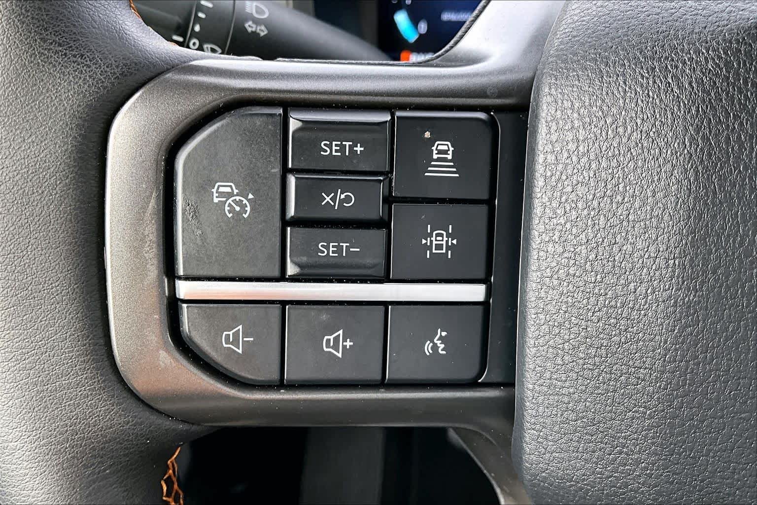 Used 2025 Iconic Silver Metallic Ford Tremor image 43