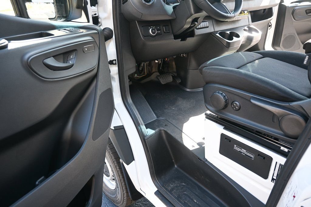 New 2026 Arctic White Mercedes-Benz Cargo 170 WB image 7