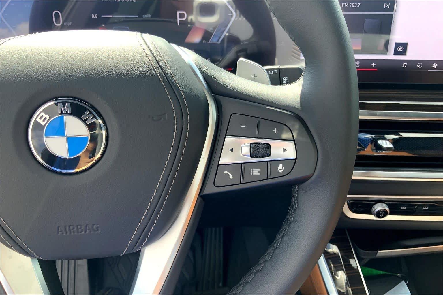 Used 2026 Black Sapphire Metallic BMW xDrive40i image 22