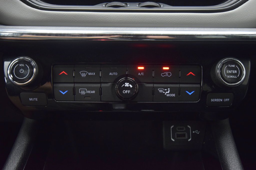 Used 2023 Granite Crystal Metallic Clearcoat Jeep Limited image 32