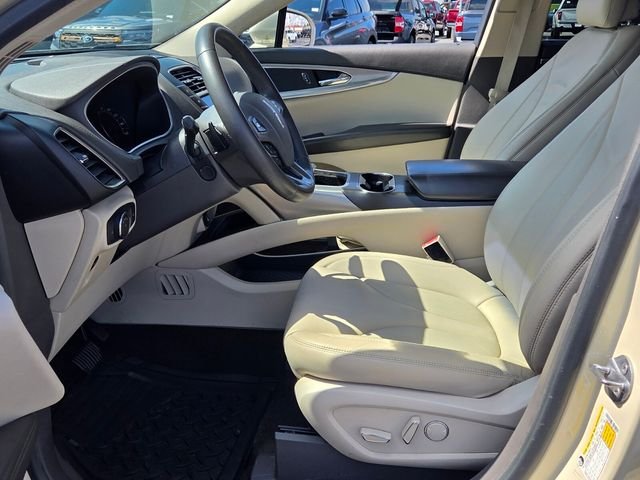 Used 2016 Platinum Lincoln Select image 11