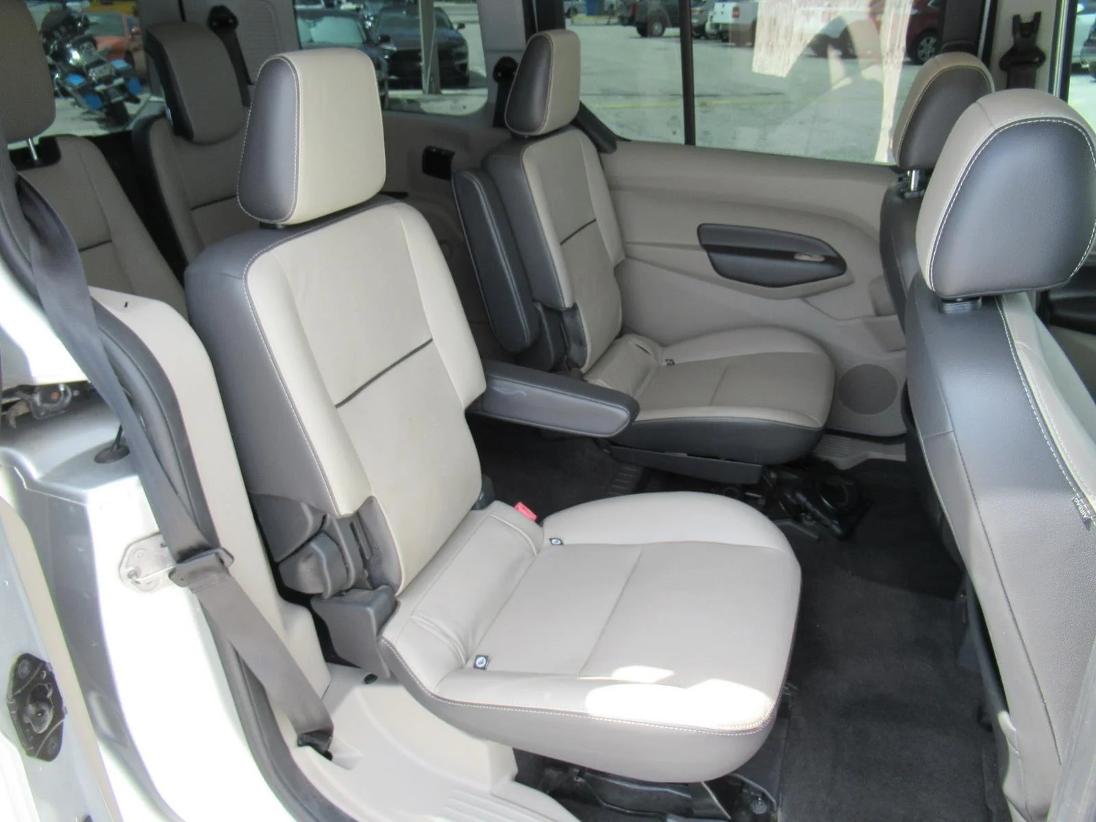 Used 2016  Ford Titanium image 12