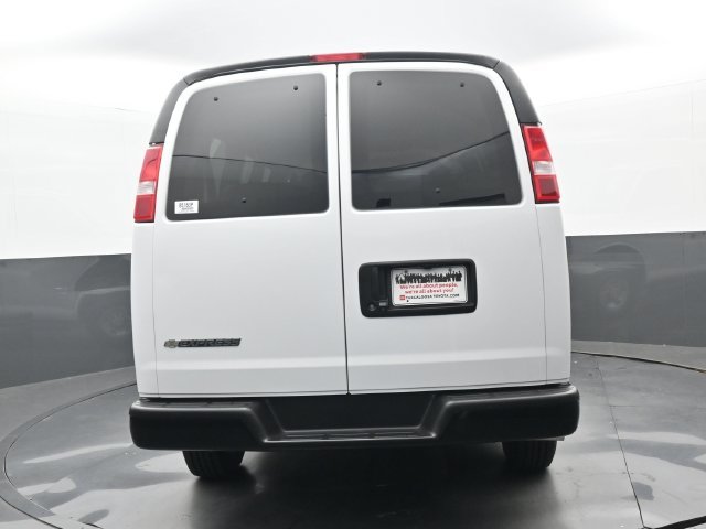 Used 2022 Summit White Chevrolet LS image 2