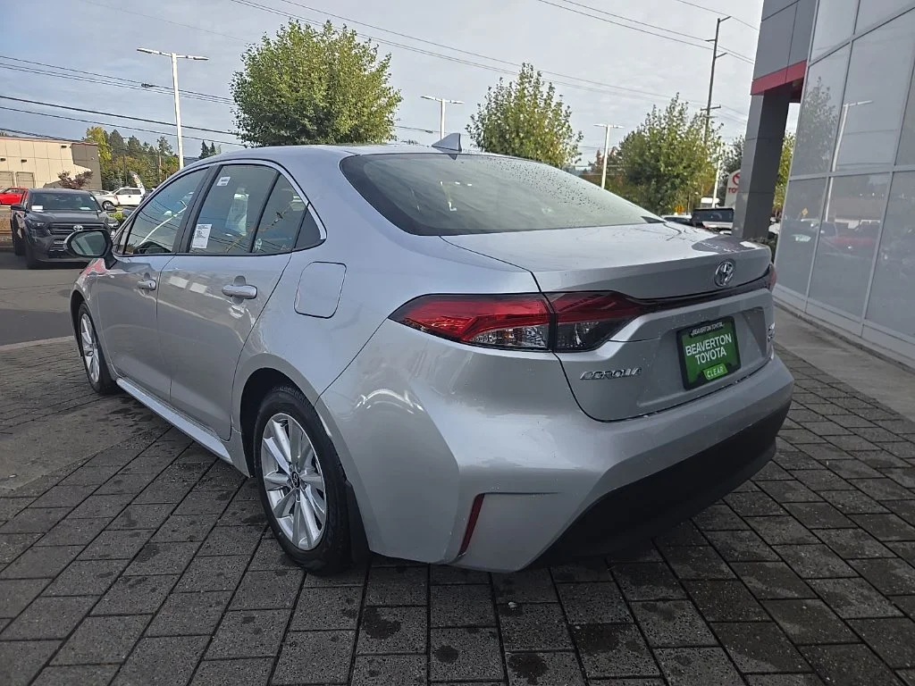 New 2027 Classic Silver Metallic Toyota Hybrid XLE image 3