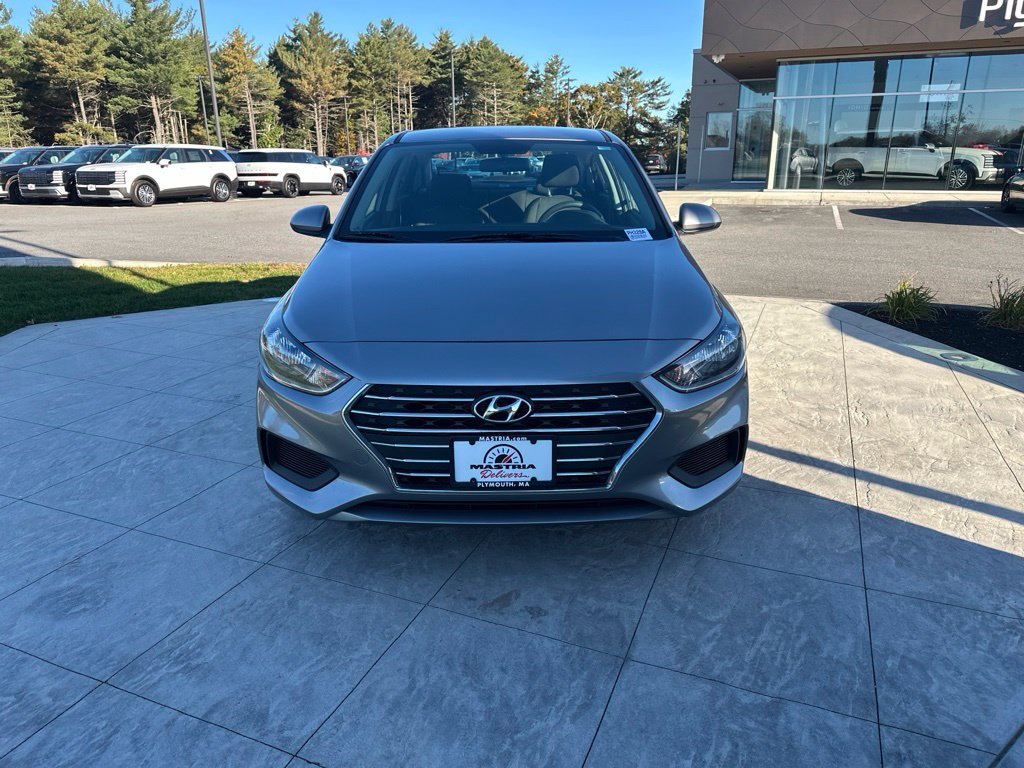 Certified Used 2022 Gray Hyundai SE image 2