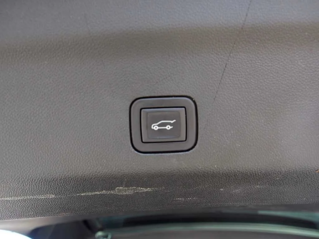 2023 Chevrolet Suburban RST - Photo 44
