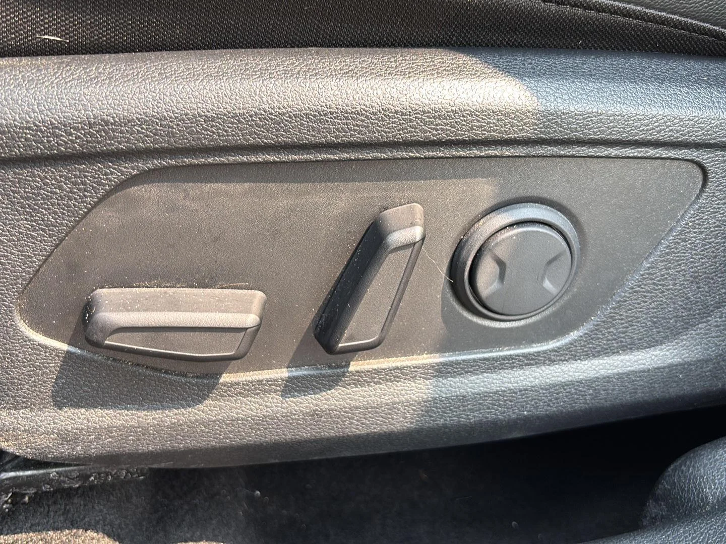 Used 2024 Everlasting Silver Kia EX image 16