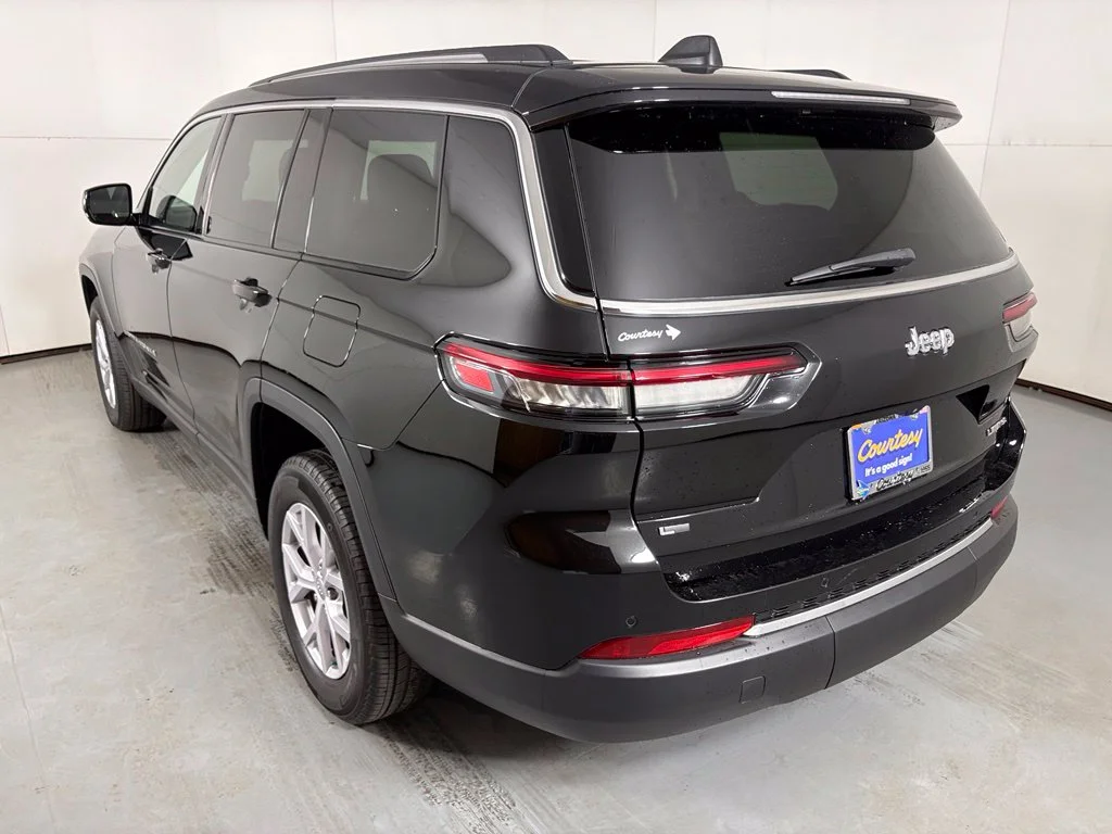 Used 2022 Black Jeep Limited image 6