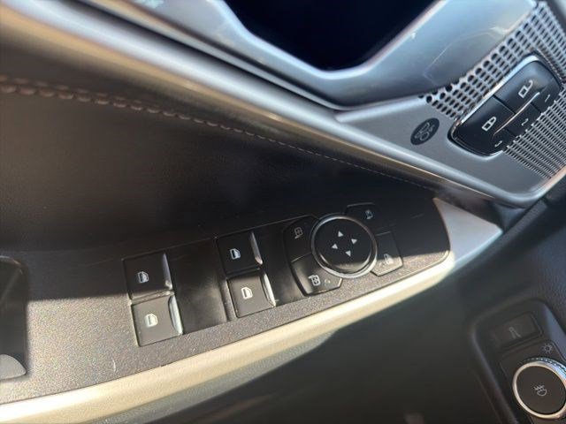 Used 2020 Black Metallic Ford Limited image 33