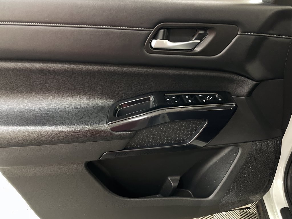 2022 Nissan Pathfinder SV - Photo 26