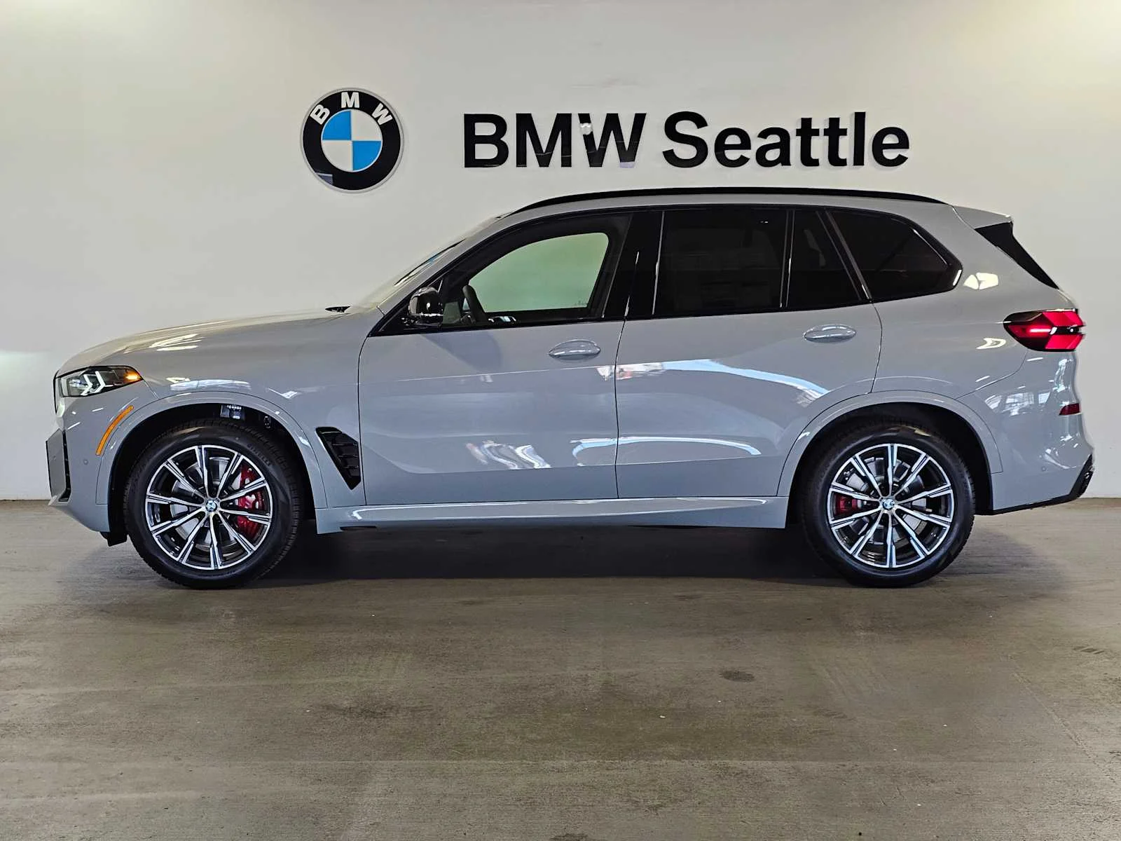 New 2026 Brooklyn Grey Metallic BMW M60i image 3