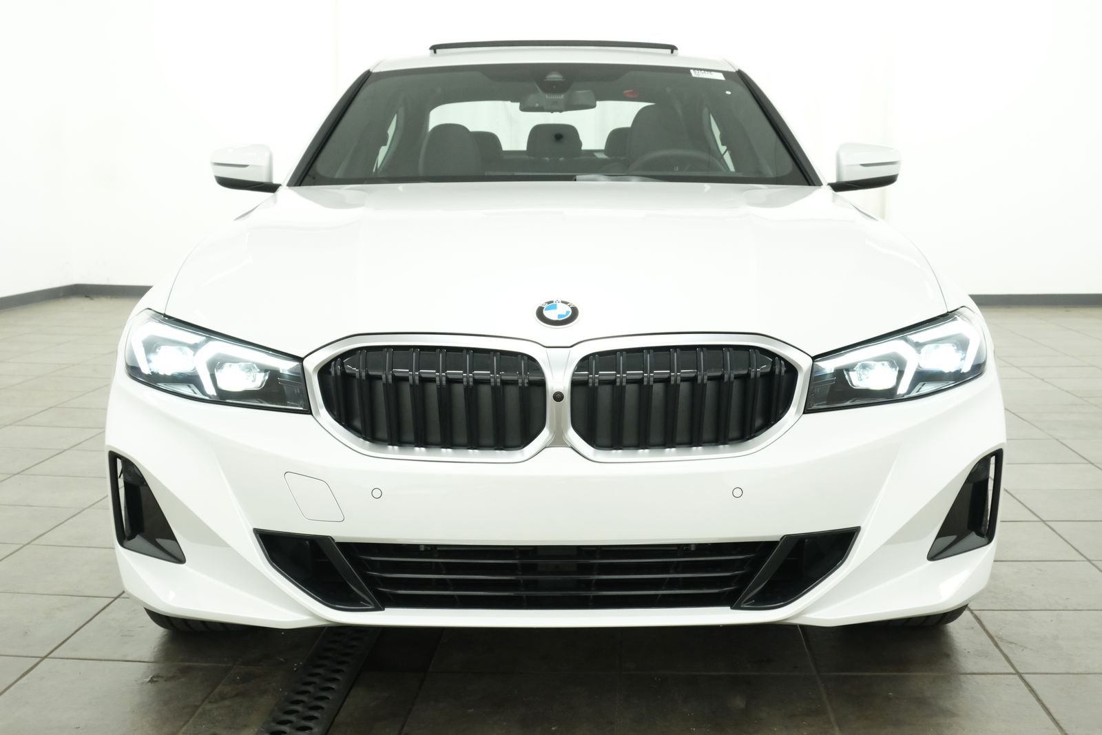 New 2026 Mineral White Metallic BMW 330i xDrive image 11