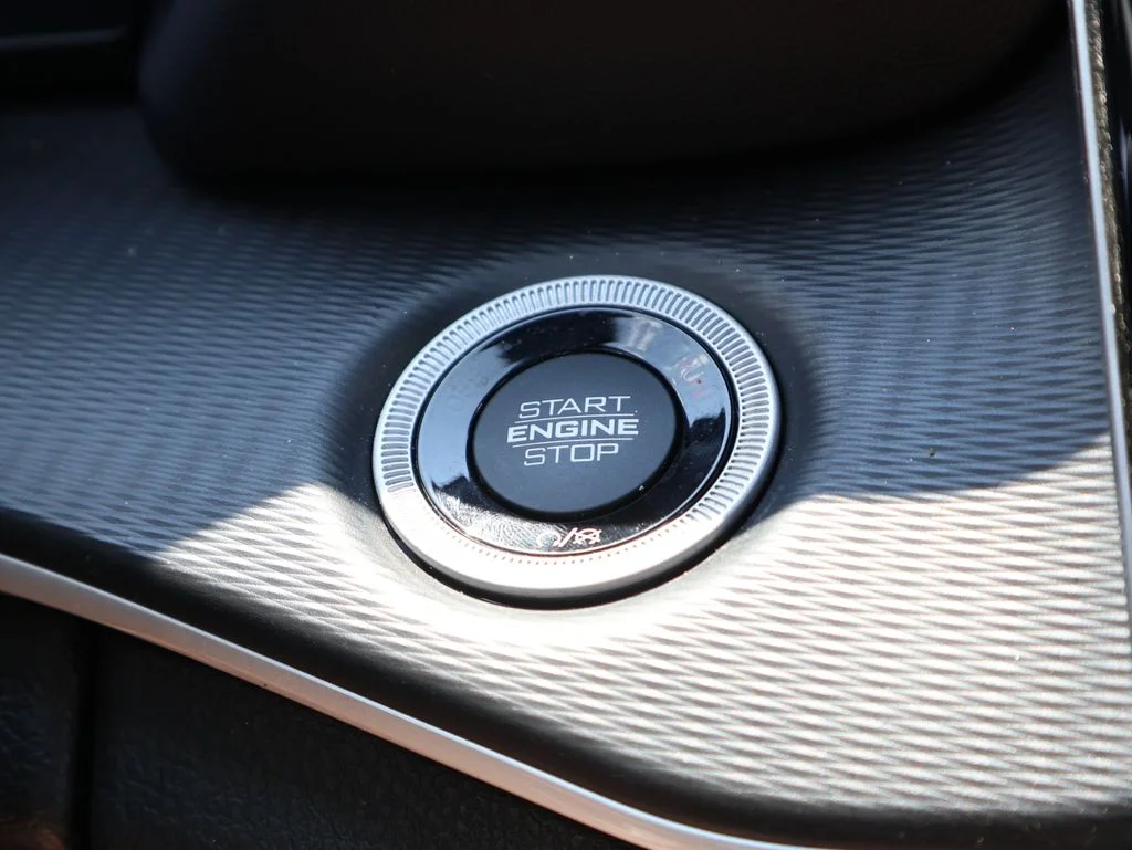 Used 2024 White Jeep Altitude image 31