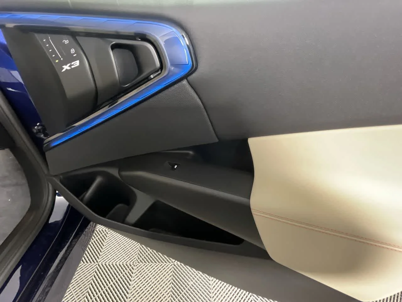 New 2025 Tanzanite Blue II Metallic BMW 30 xDrive image 21
