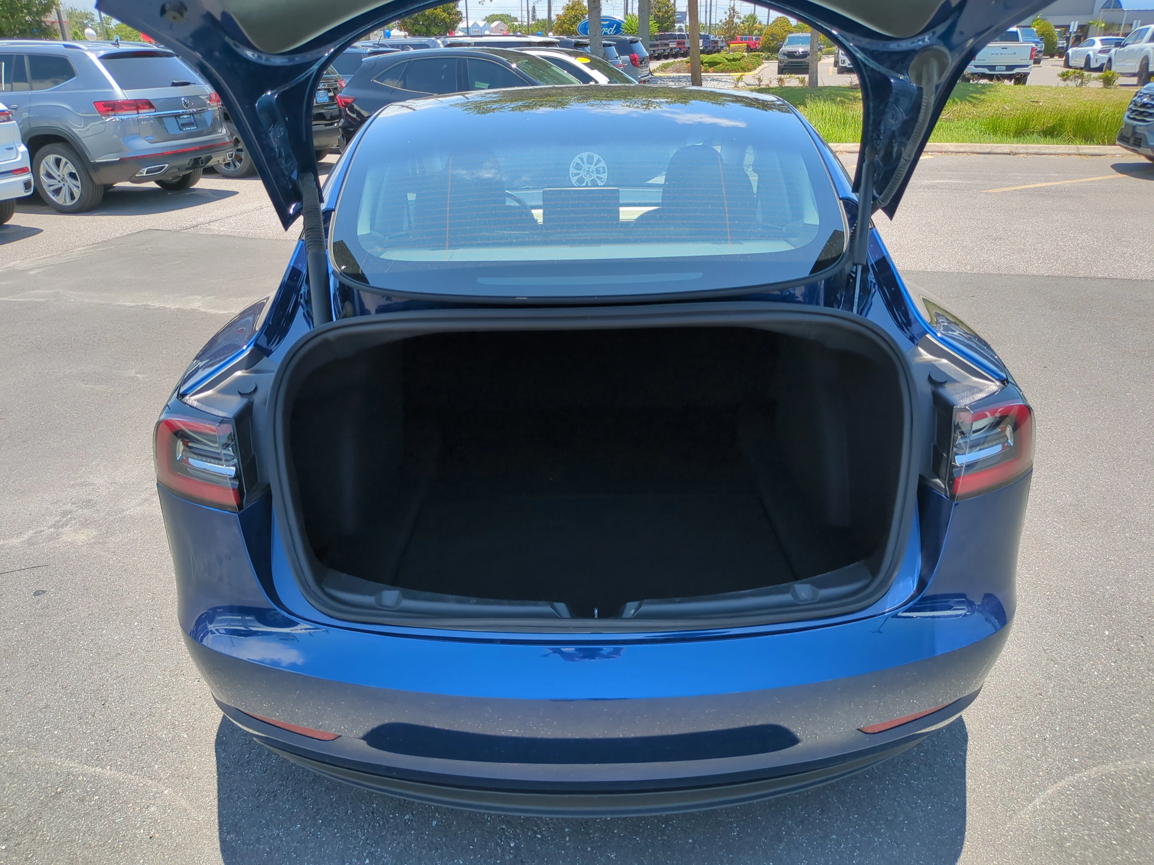 Used 2023 Deep Blue Metallic Tesla  image 14