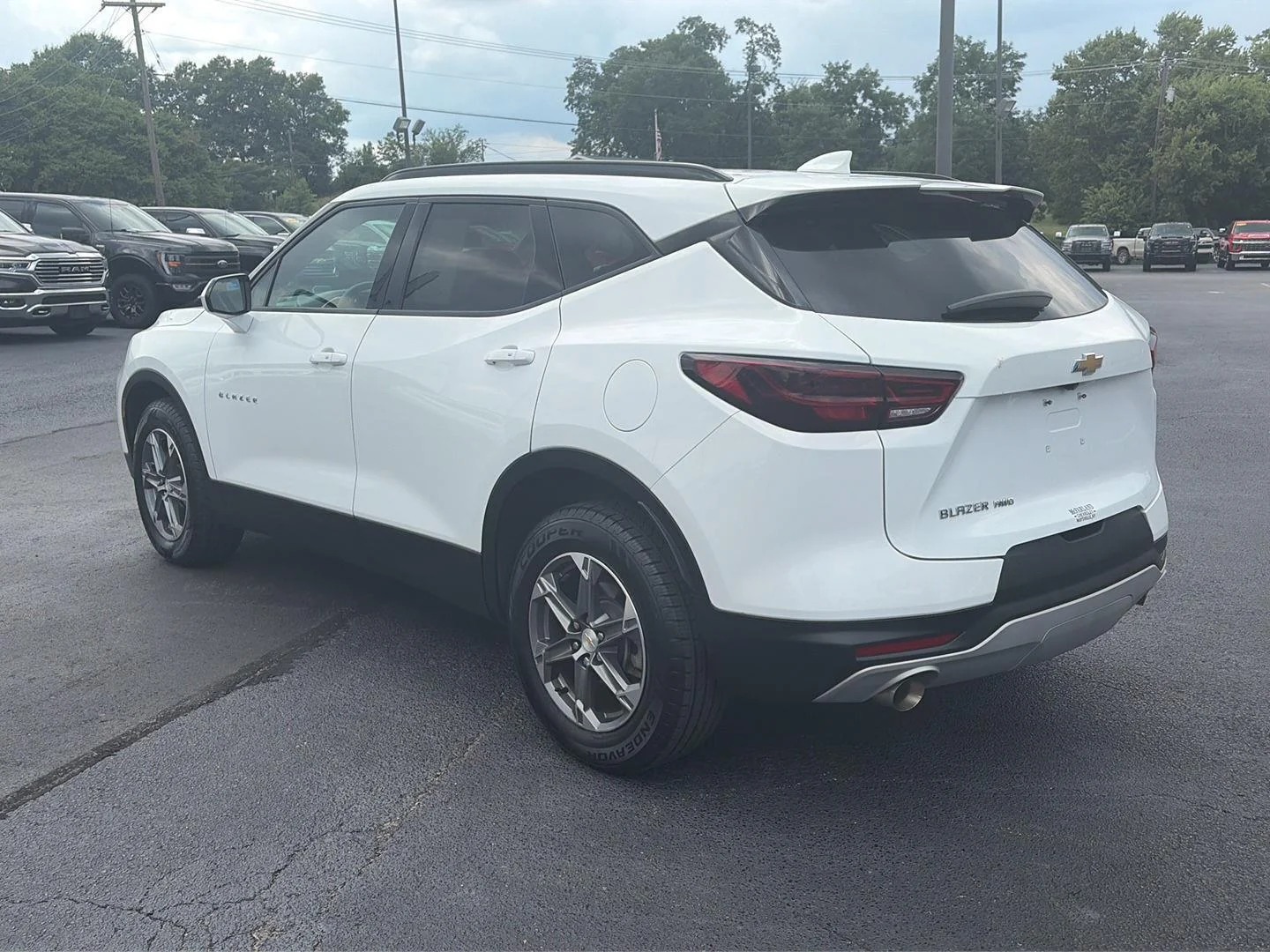 Used 2023 Summit White Chevrolet 2LT image 3