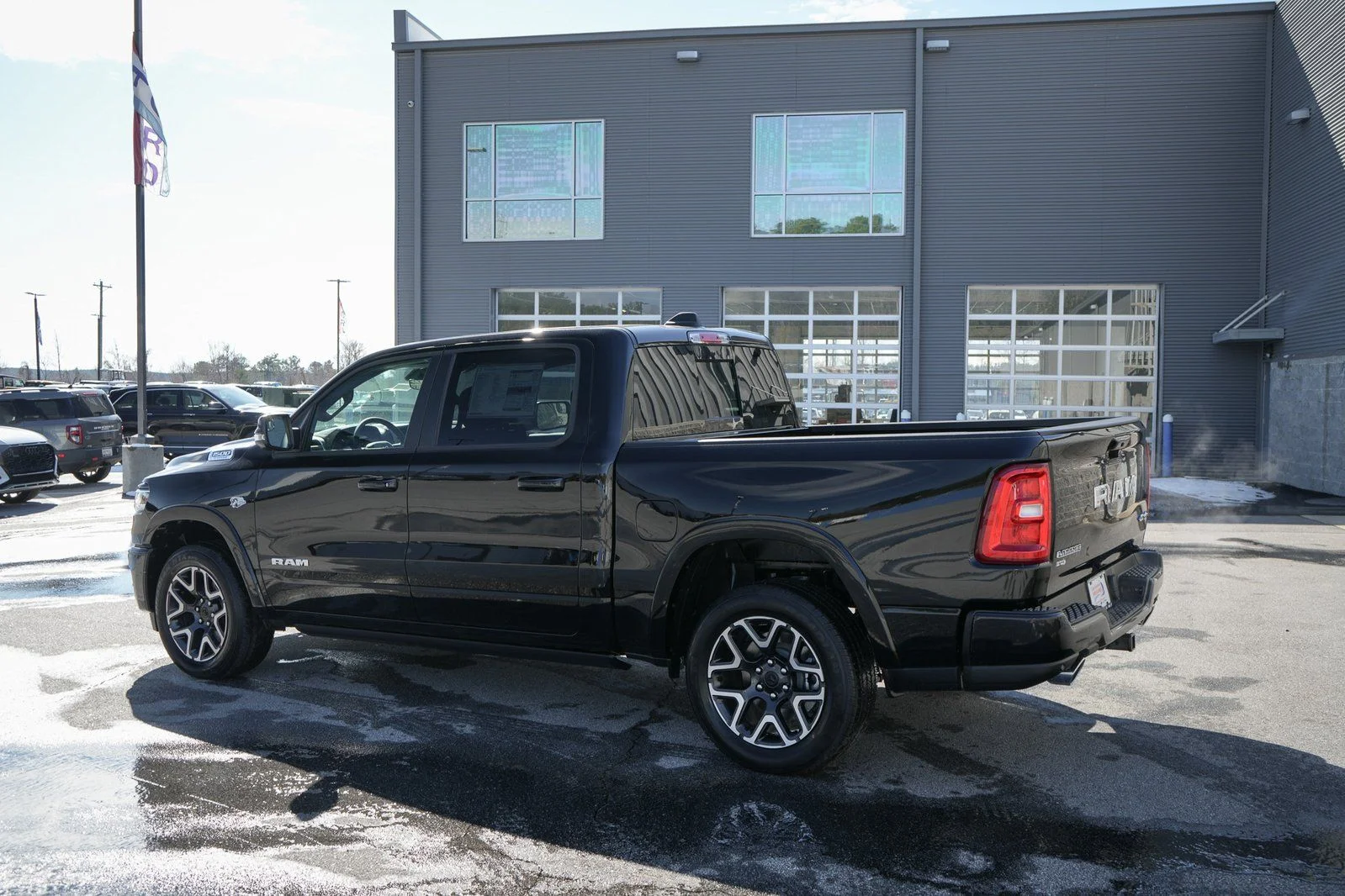 New 2026 Diamond Black Crystal Pearl-Coat Exterior Paint RAM Laramie image 8