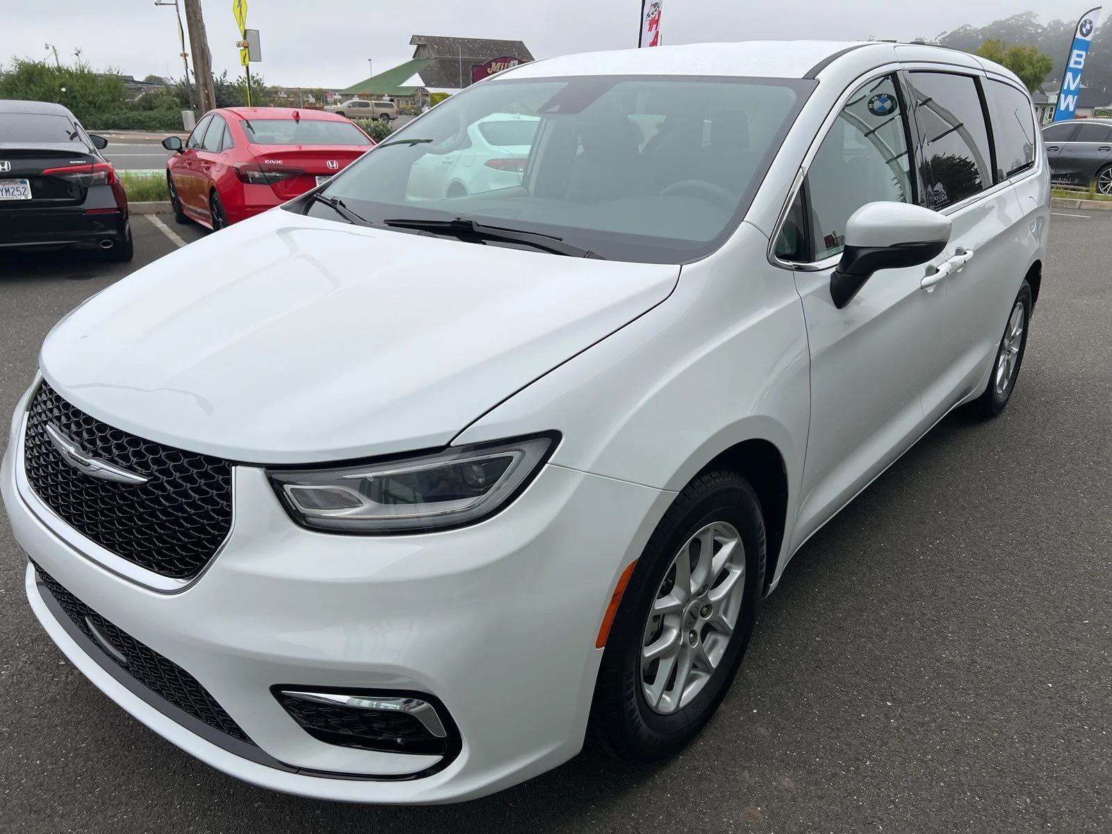 Used 2023 White Chrysler Touring L image 2