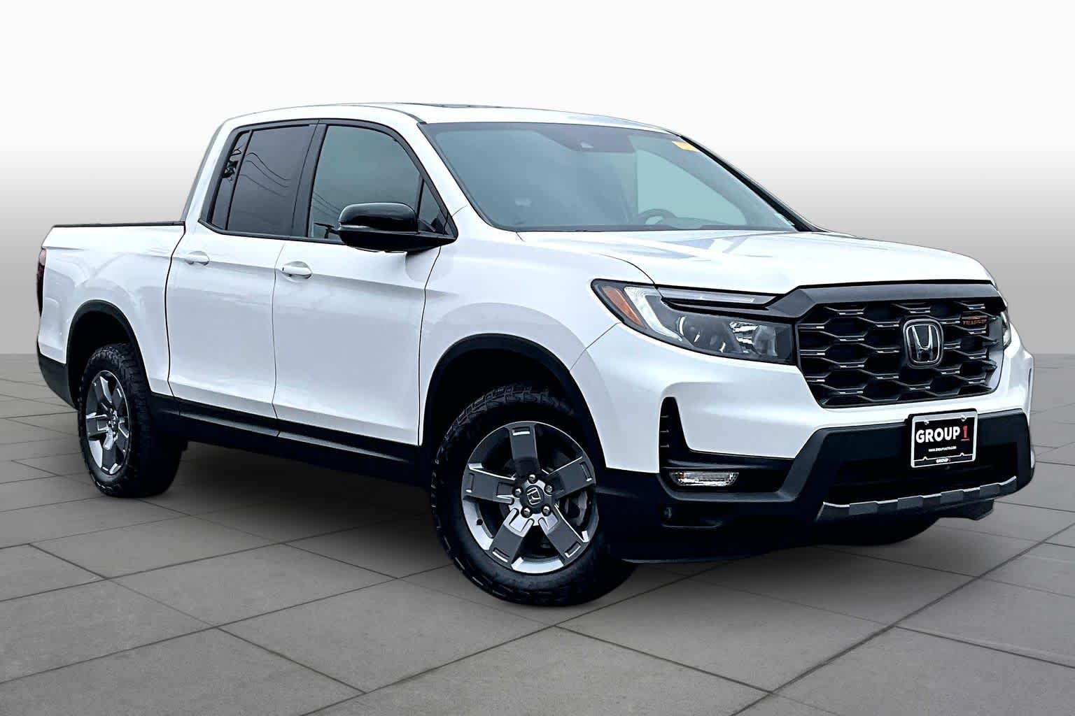 Used 2025 Platinum White Pearl Honda AWD TRAILSPORT image 3