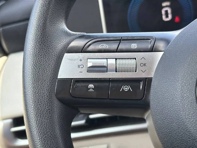 Used 2025 Gray Hyundai SEL image 28