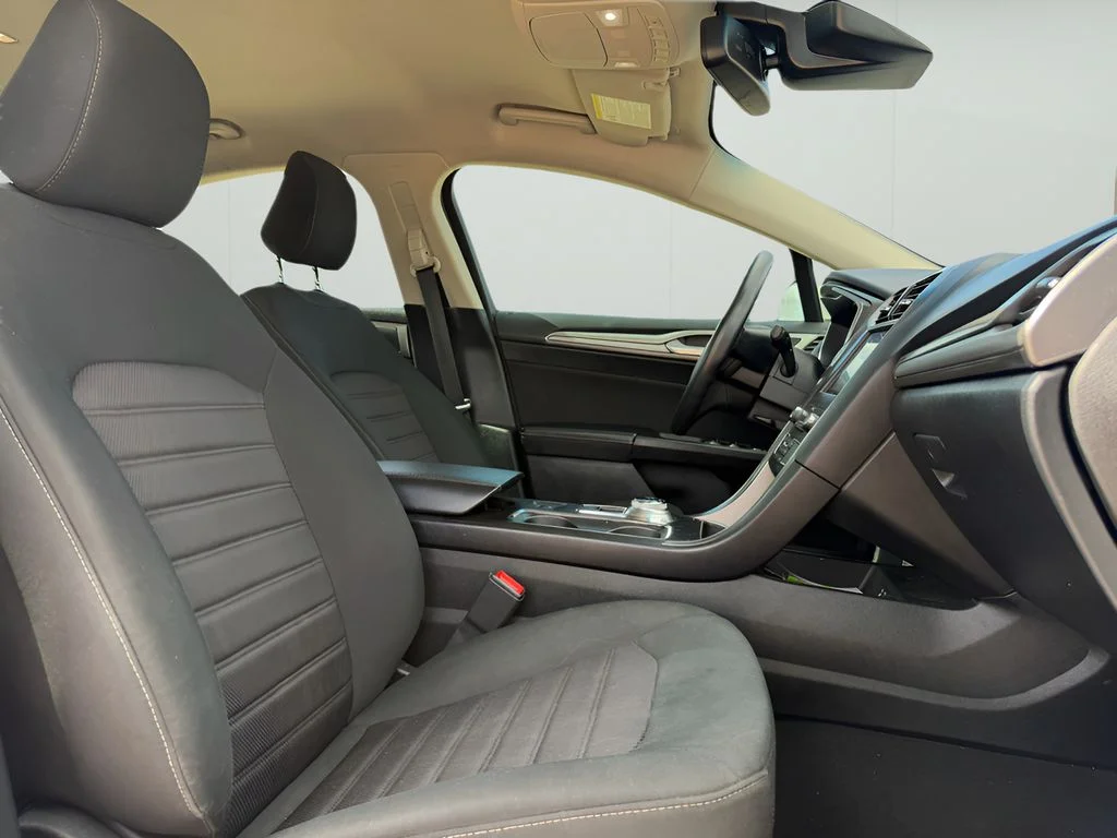Used 2020 Oxford White Ford SE image 12