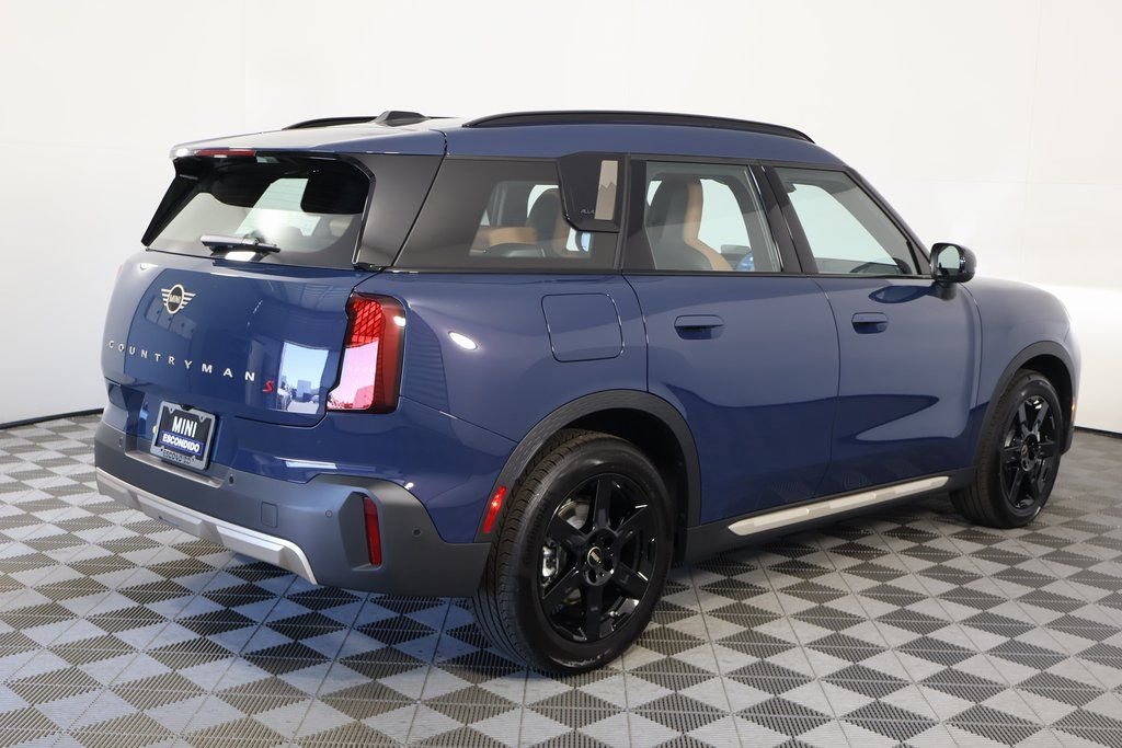 New 2027 Blue MINI Signature Plus image 2