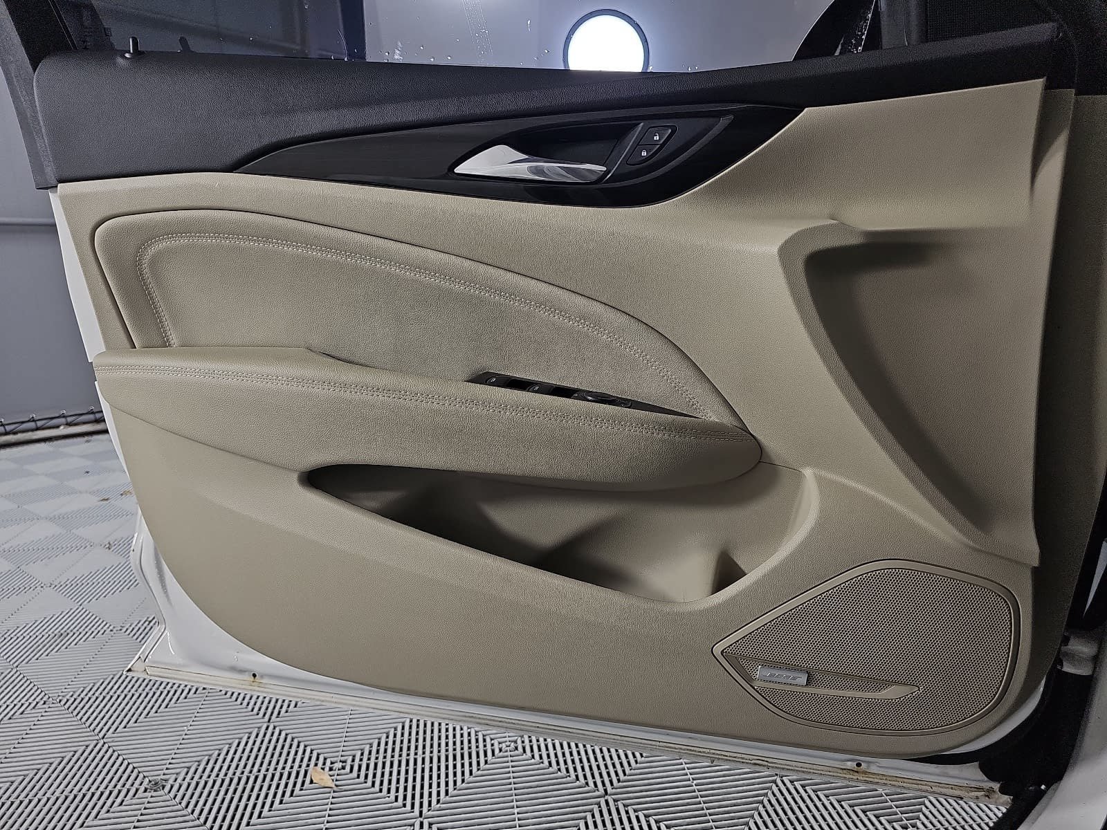 Used 2018 White Buick Essence image 23