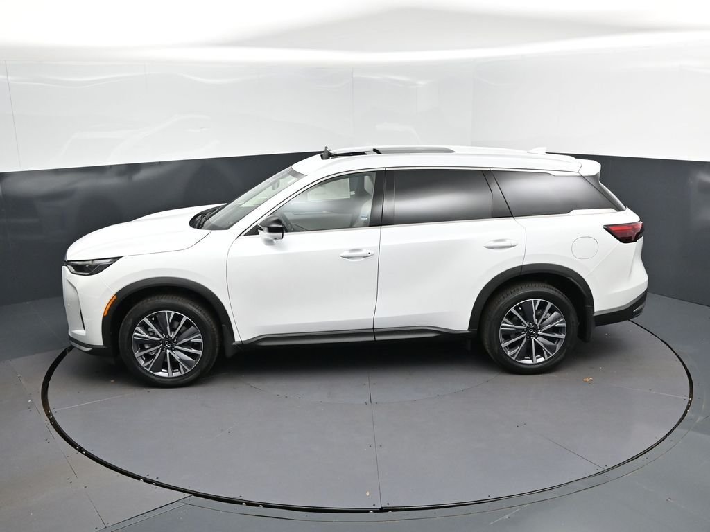 New 2027 RADIANT WHITE INFINITI Luxe FWD image 33
