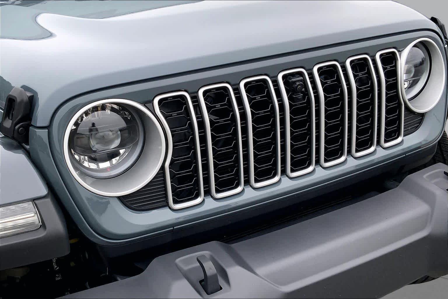 Used 2024 Anvil Clear Coat Jeep Sahara image 29