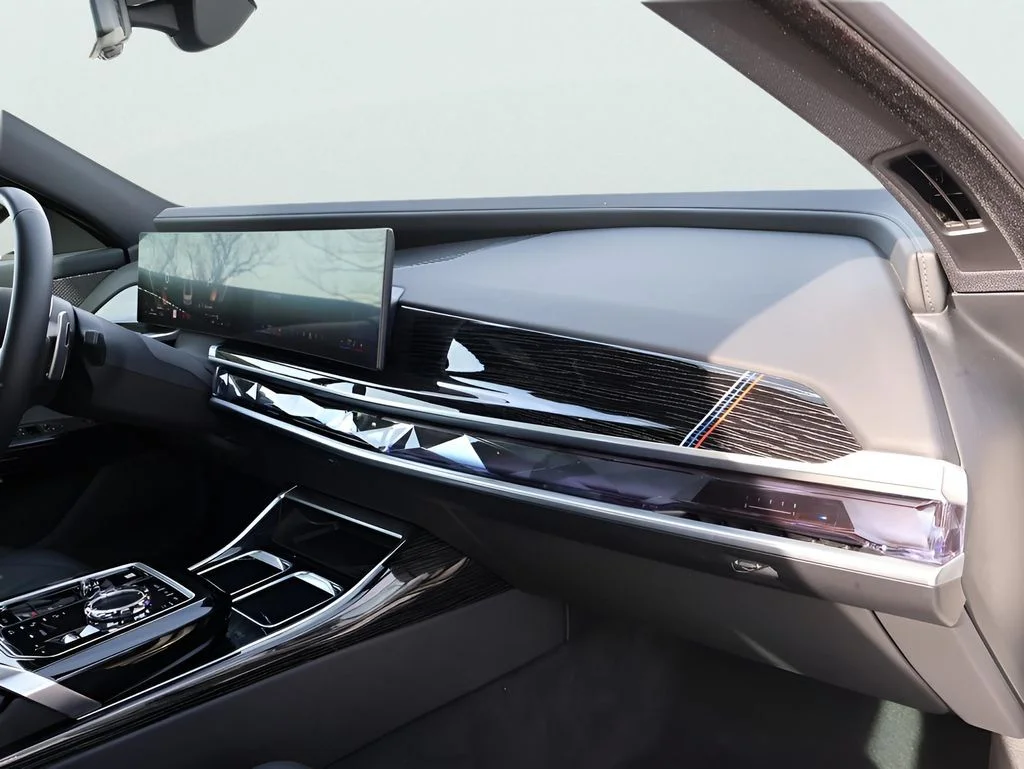 2025 BMW 7 Series 740i - Photo 11