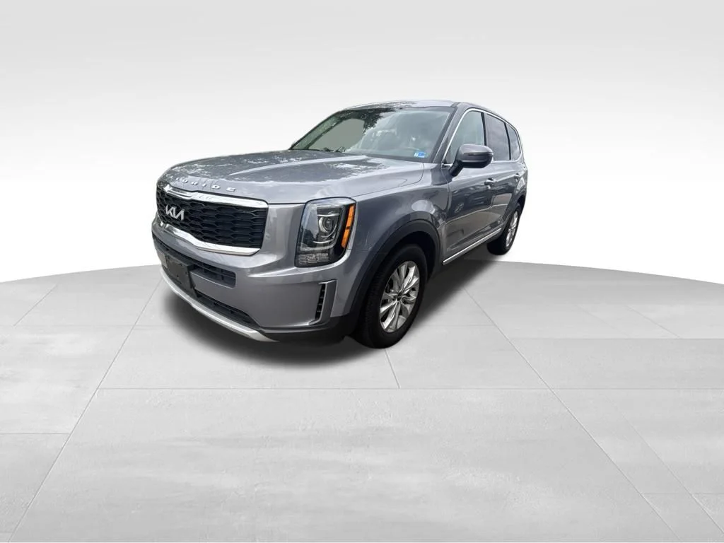 Used 2022 Silver Kia LX image 2