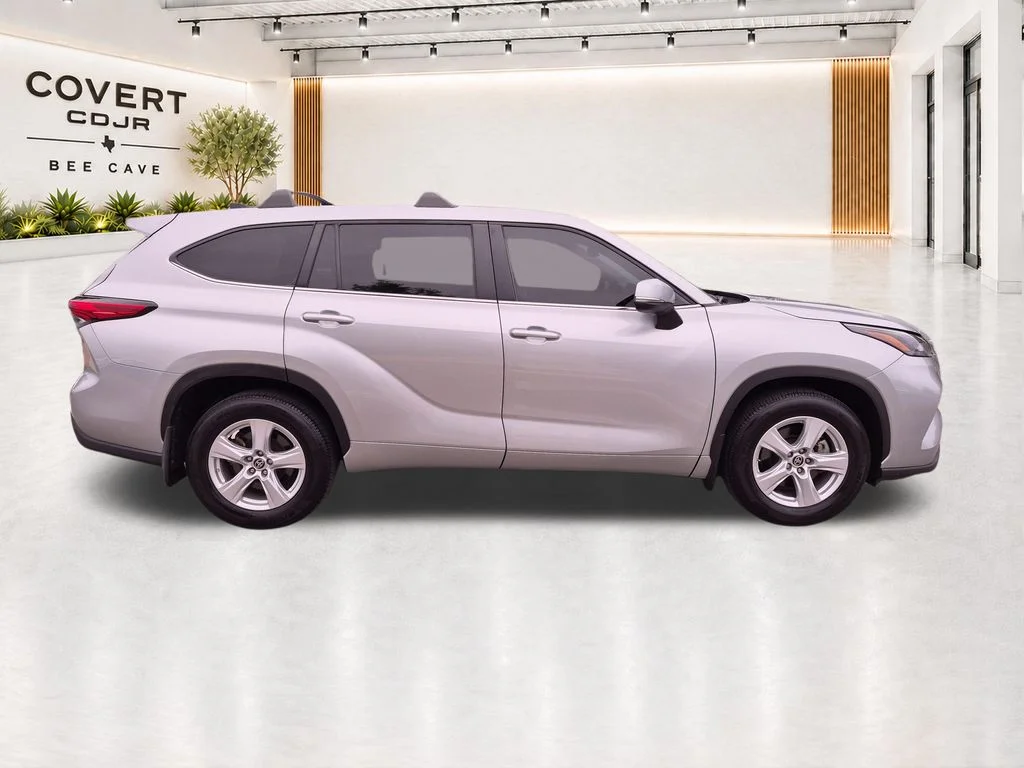 Used 2023 Silver Toyota L image 14