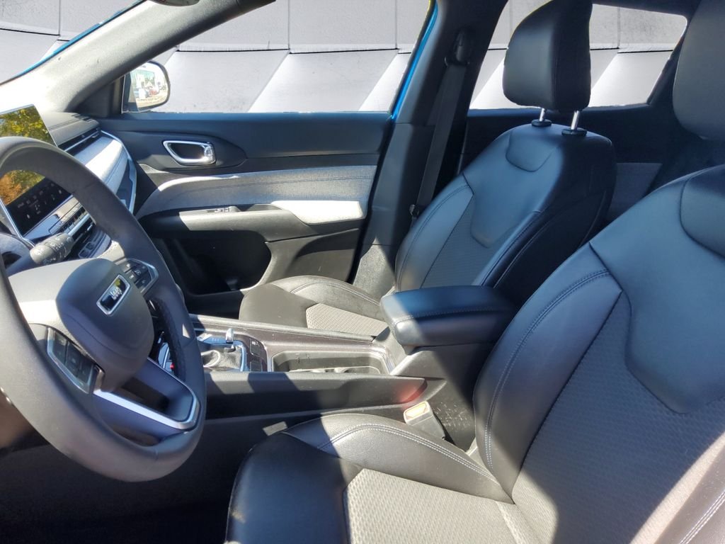 Used 2024 Blue Jeep Latitude image 7