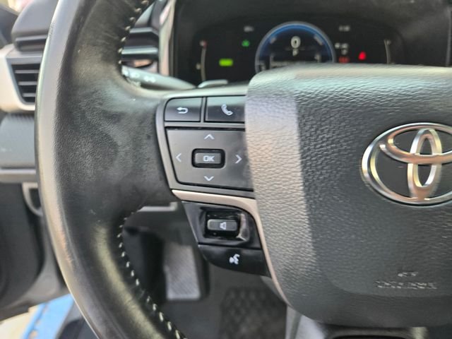 Used 2025  Toyota SE image 19