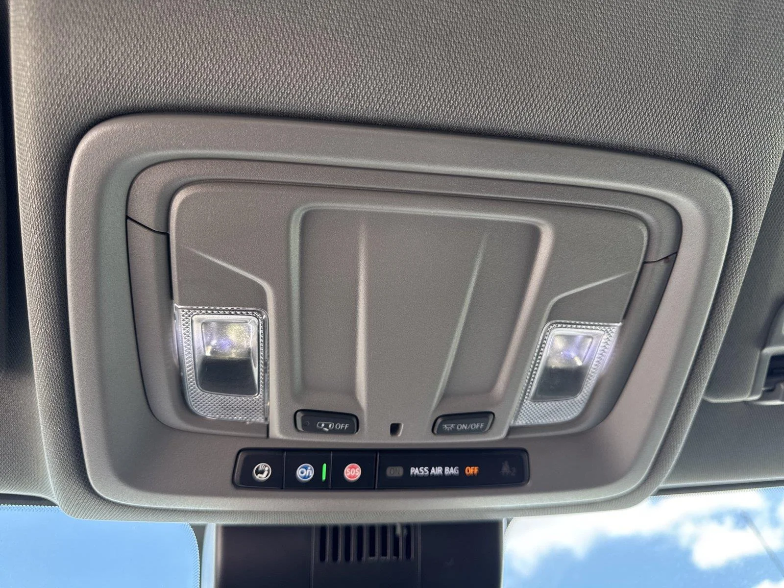 Used 2023 TITANIUM RUSH METALLIC GMC Elevation image 31