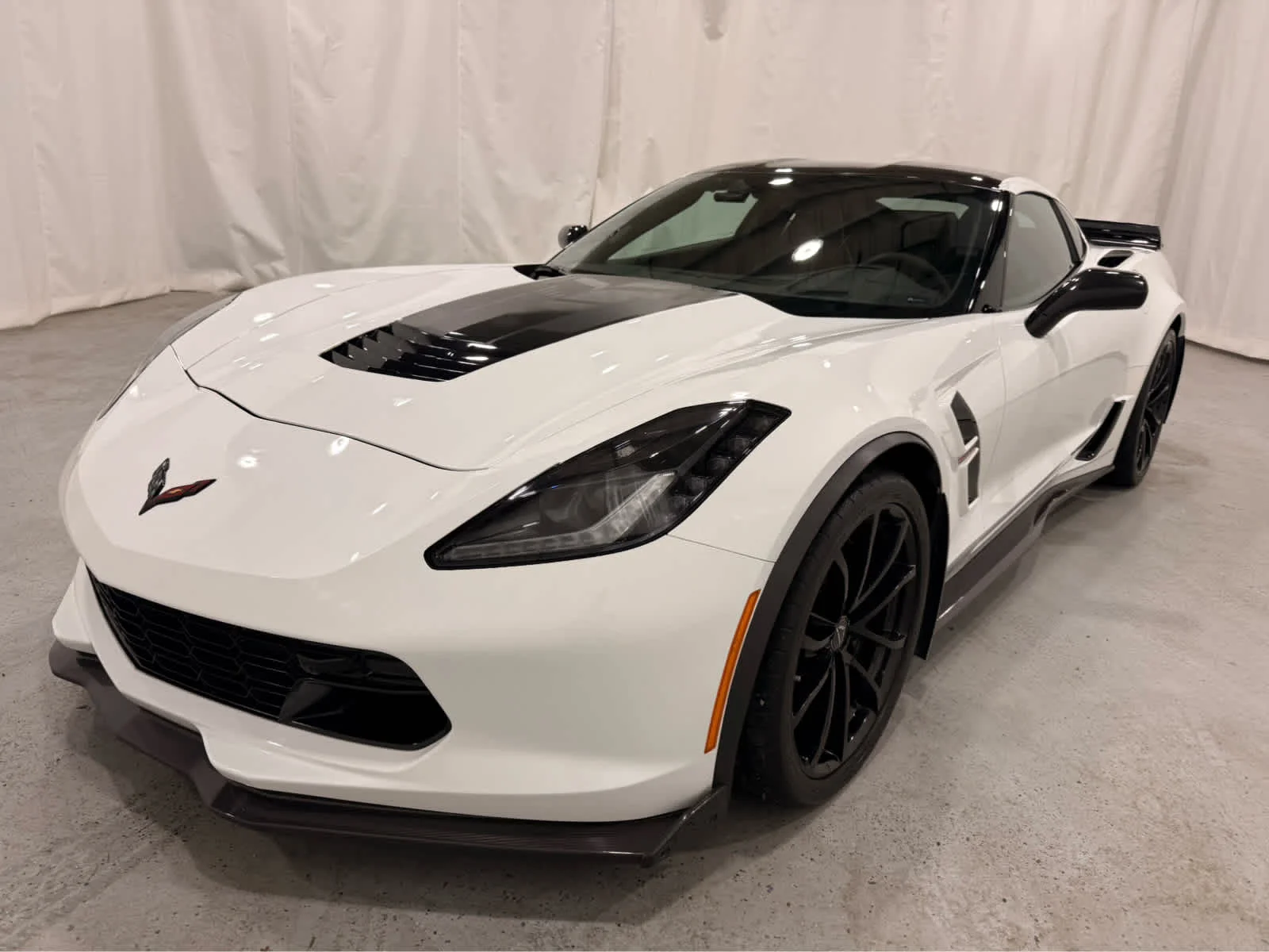 Used 2018 Arctic White Chevrolet Grand Sport 3LT image 1