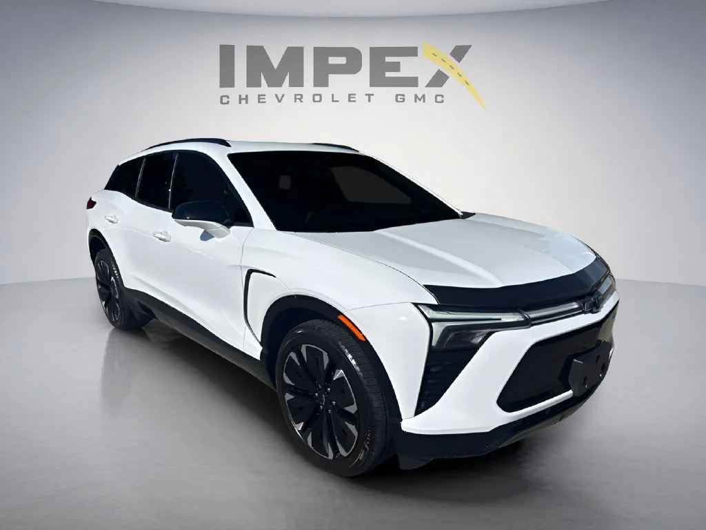 Used 2024 Summit White Chevrolet RS image 7