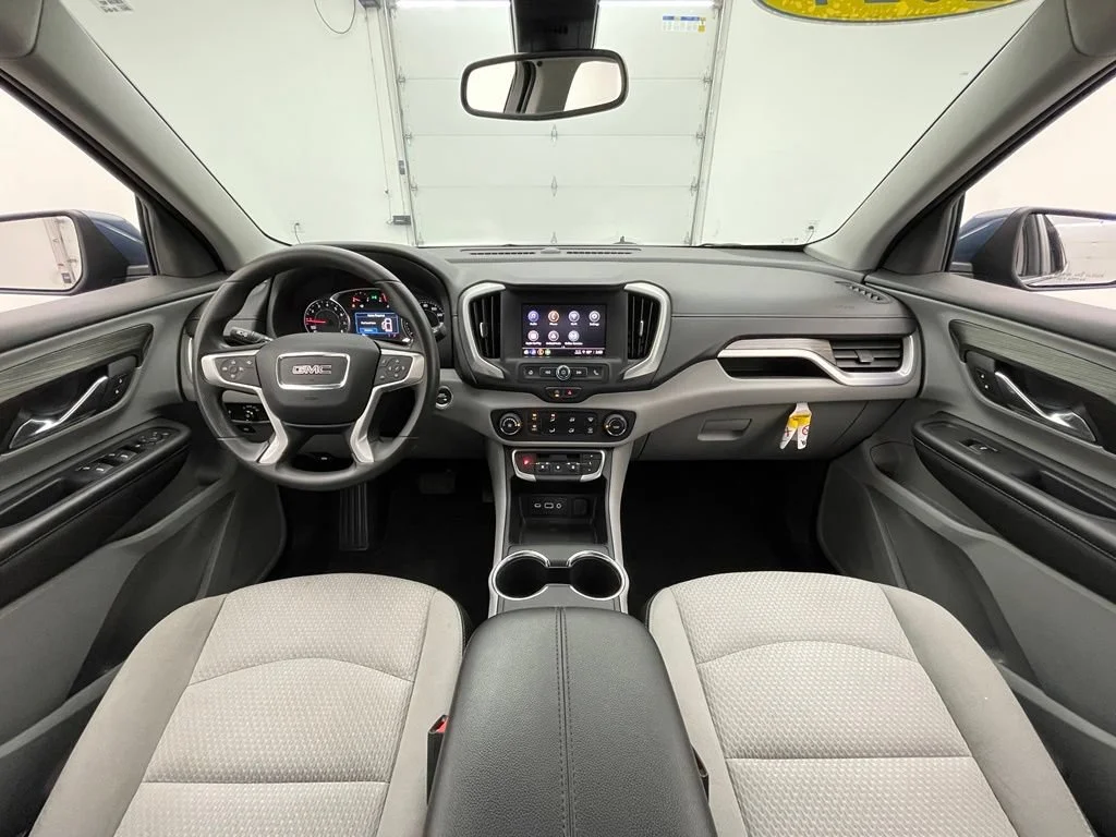 Used 2024 Downpour Metallic GMC SLE image 3