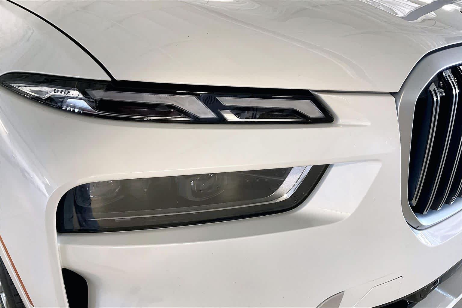 Used 2026 Mineral White Metallic BMW xDrive40i image 25