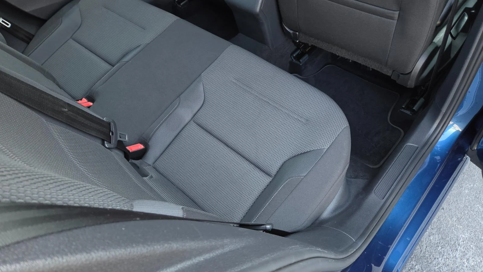Used 2019 Silk Blue Metallic Volkswagen S image 55