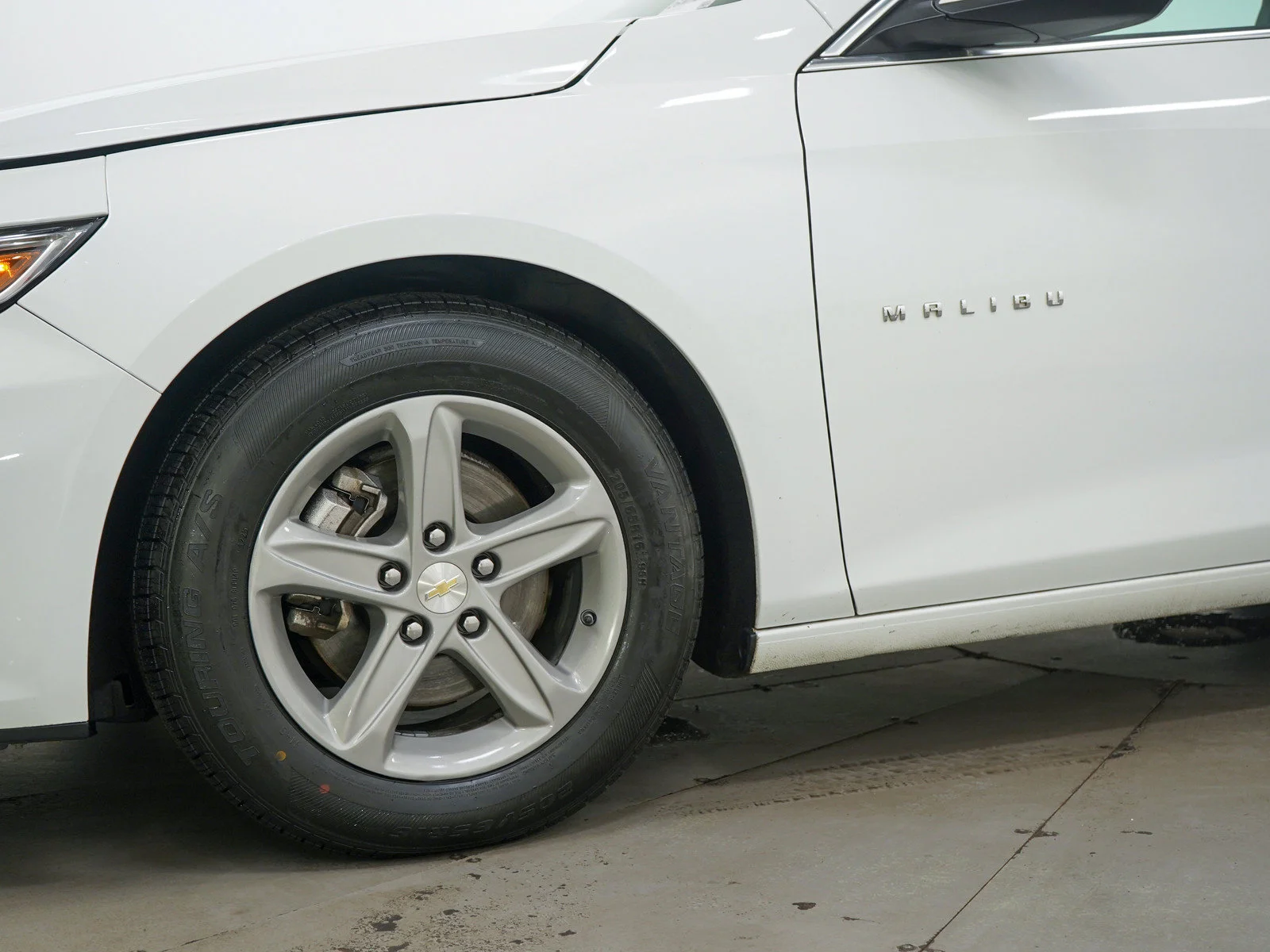 Used 2022 Summit White Chevrolet LT image 27